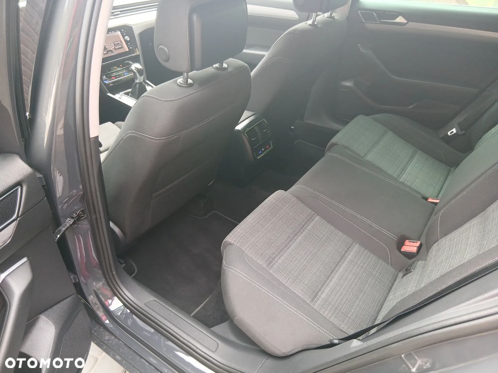 Volkswagen Passat 2.0 TDI SCR Business - 22