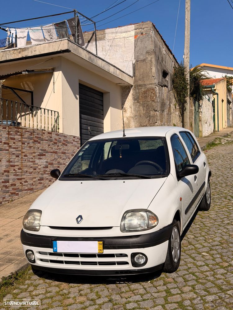 Renault Clio - 1