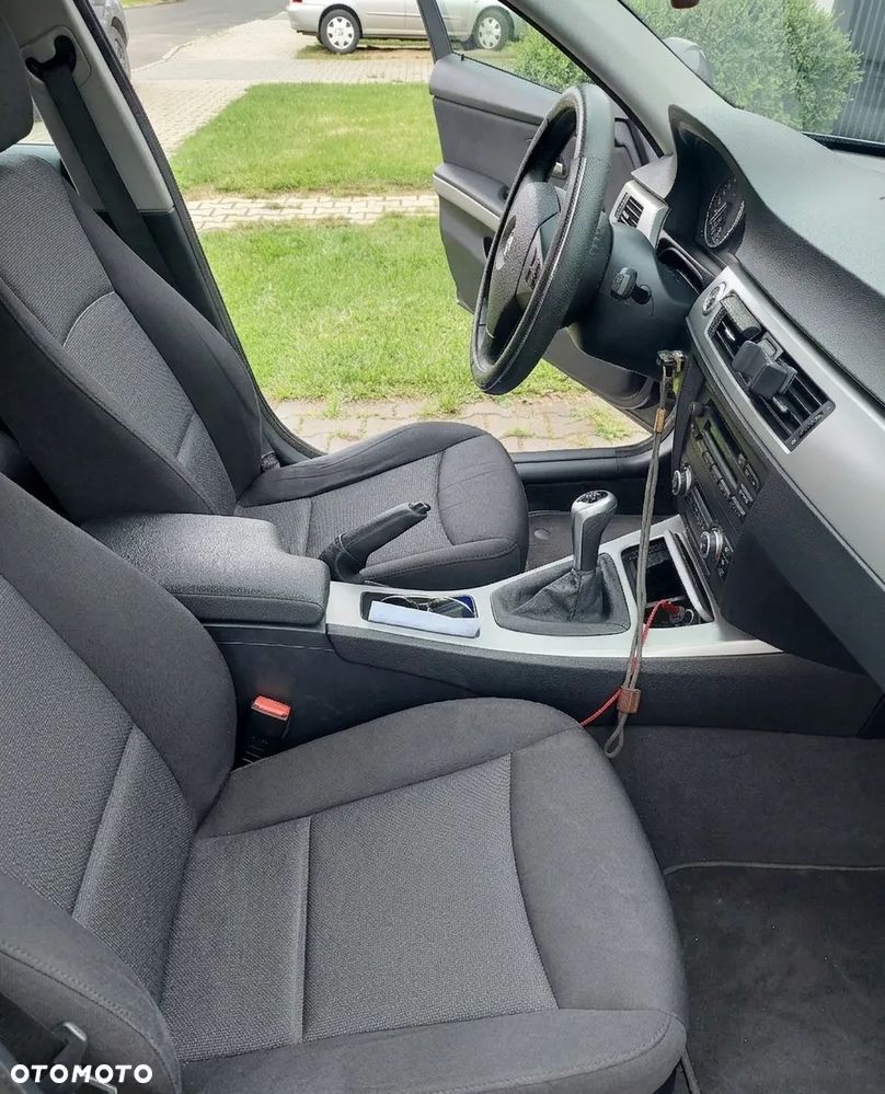 BMW Seria 3 318d - 4
