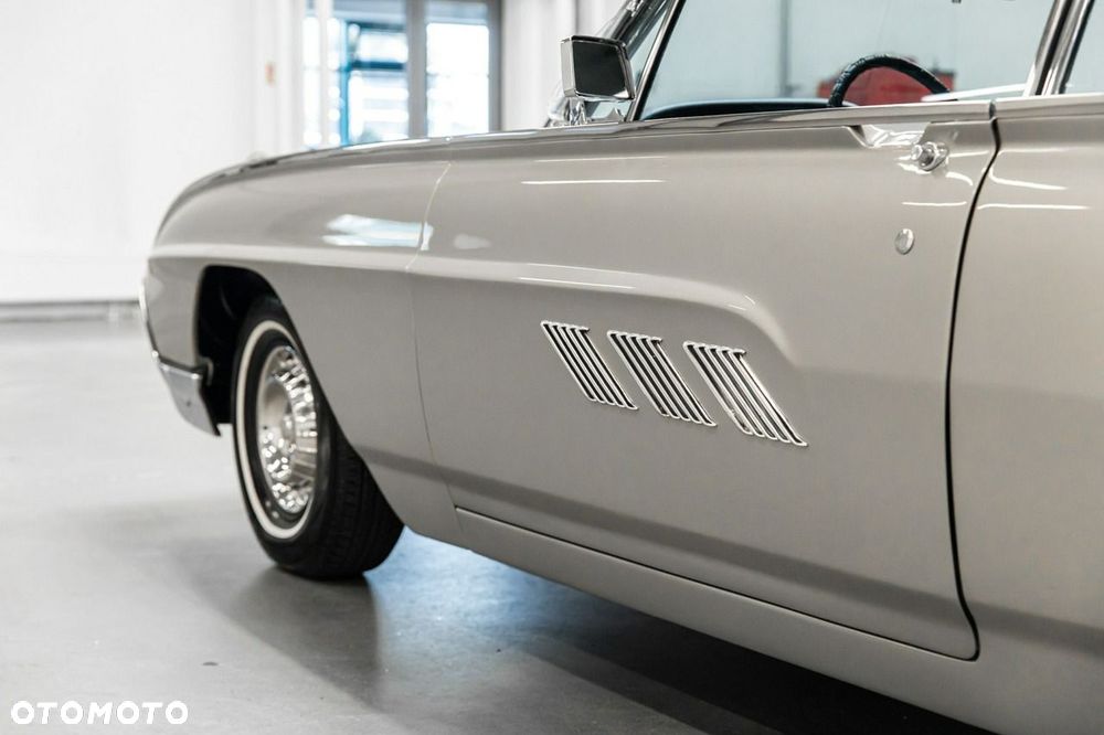 Ford Thunderbird - 16