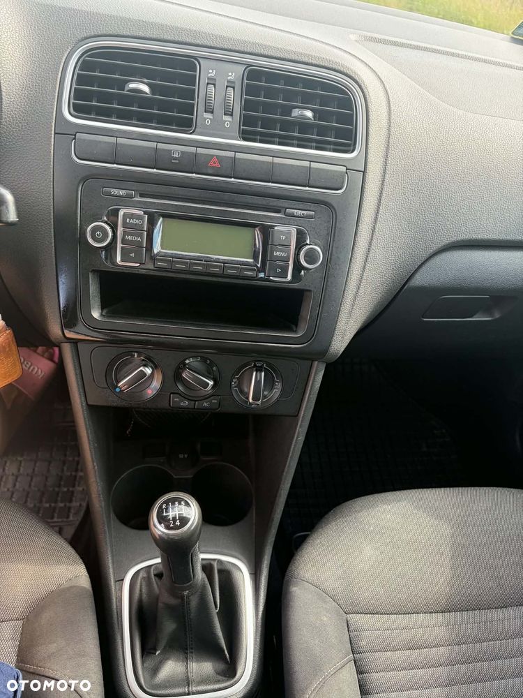 Volkswagen Polo 1.4 16V Comfortline - 14