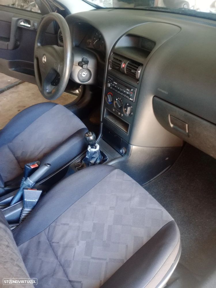 Opel Astra 1.4i 16V — fotografia 5