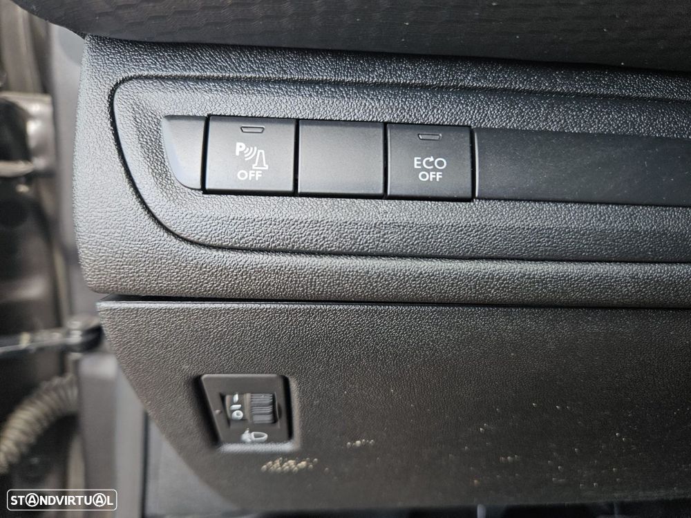 Peugeot 2008 1.2 PureTech Active - 40
