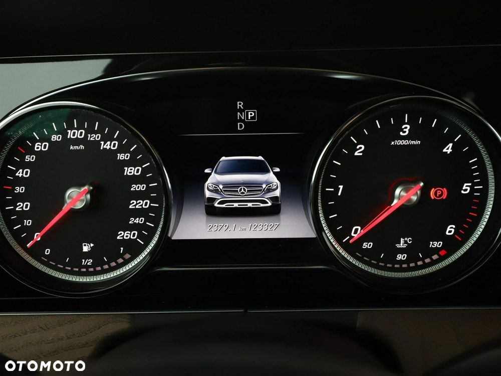 Mercedes-Benz Klasa E 220 d 4-Matic All-Terrain - 22