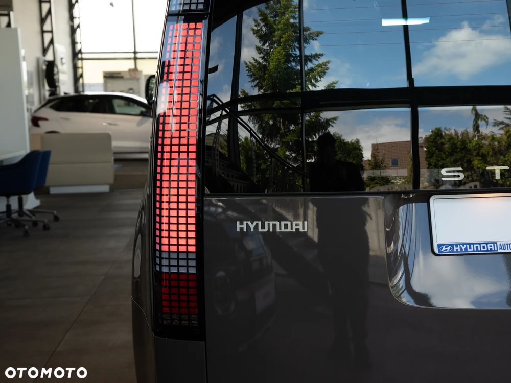 Hyundai Staria 1.6 T-GDI HEV Luxury - 9