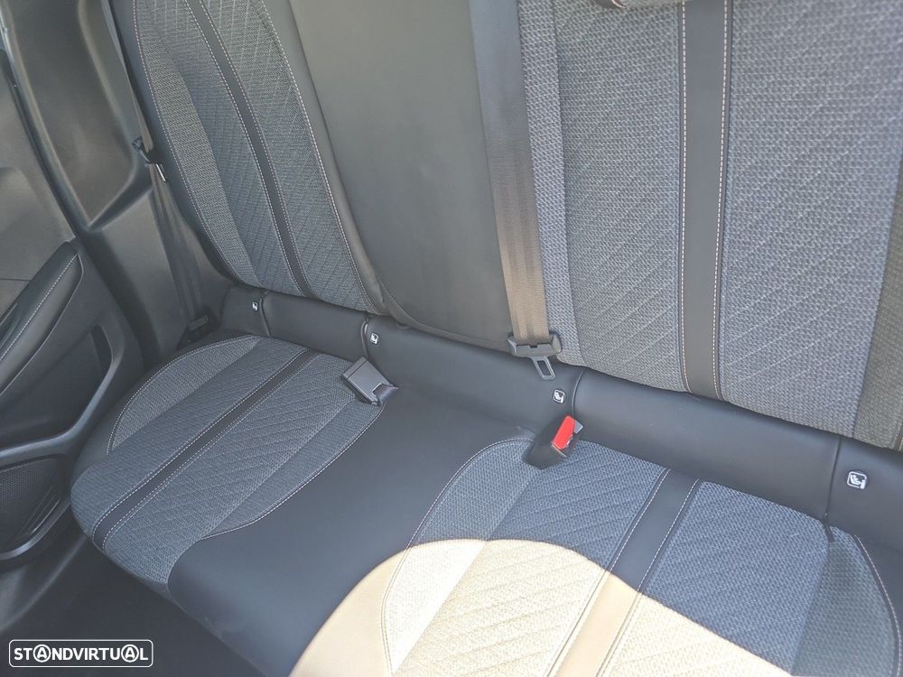 Peugeot 208 1.2 Hybrid Allure e-DCS6 - 13