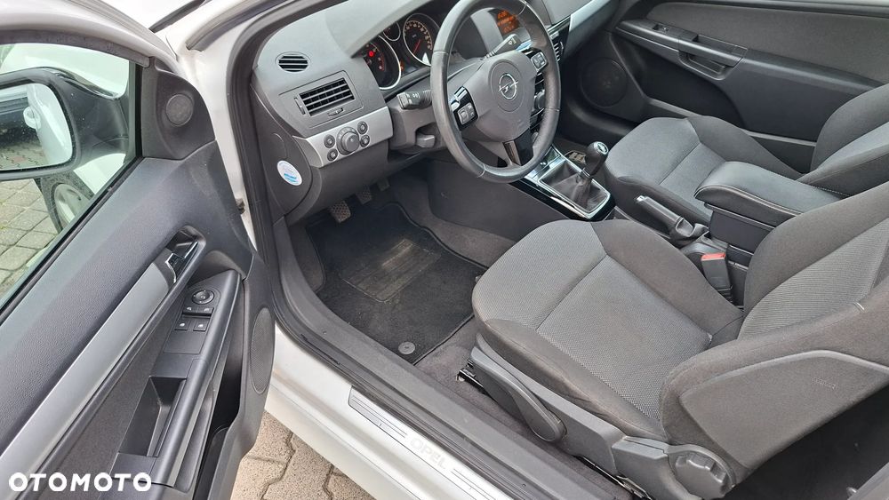 Opel Astra 1.6 Edition 111 Jahre - 11
