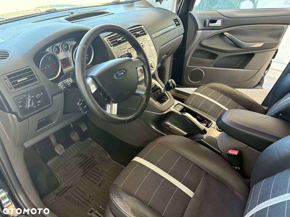 Ford Kuga - 4