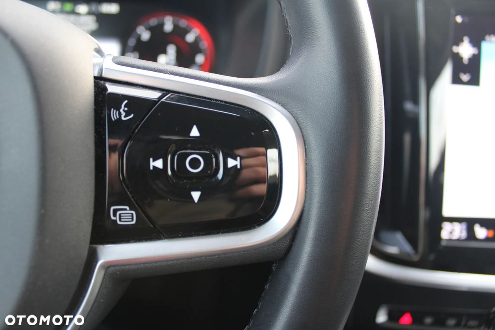 Volvo V60 Cross Country B4 D AWD Geartronic Pro - 18