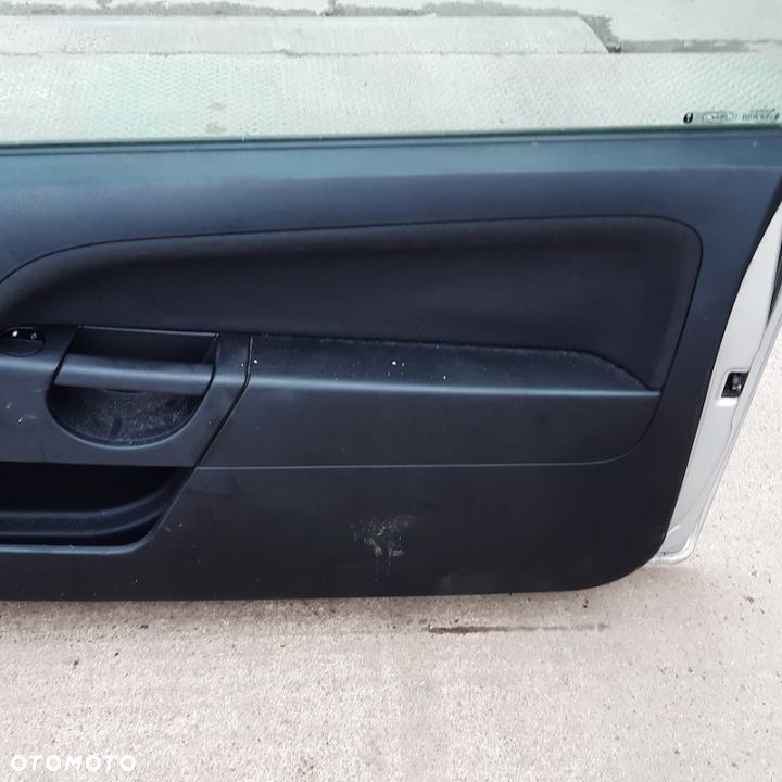 DRZWI PRAWY PRZÓD 3D FORD FIESTA MK5 - 2