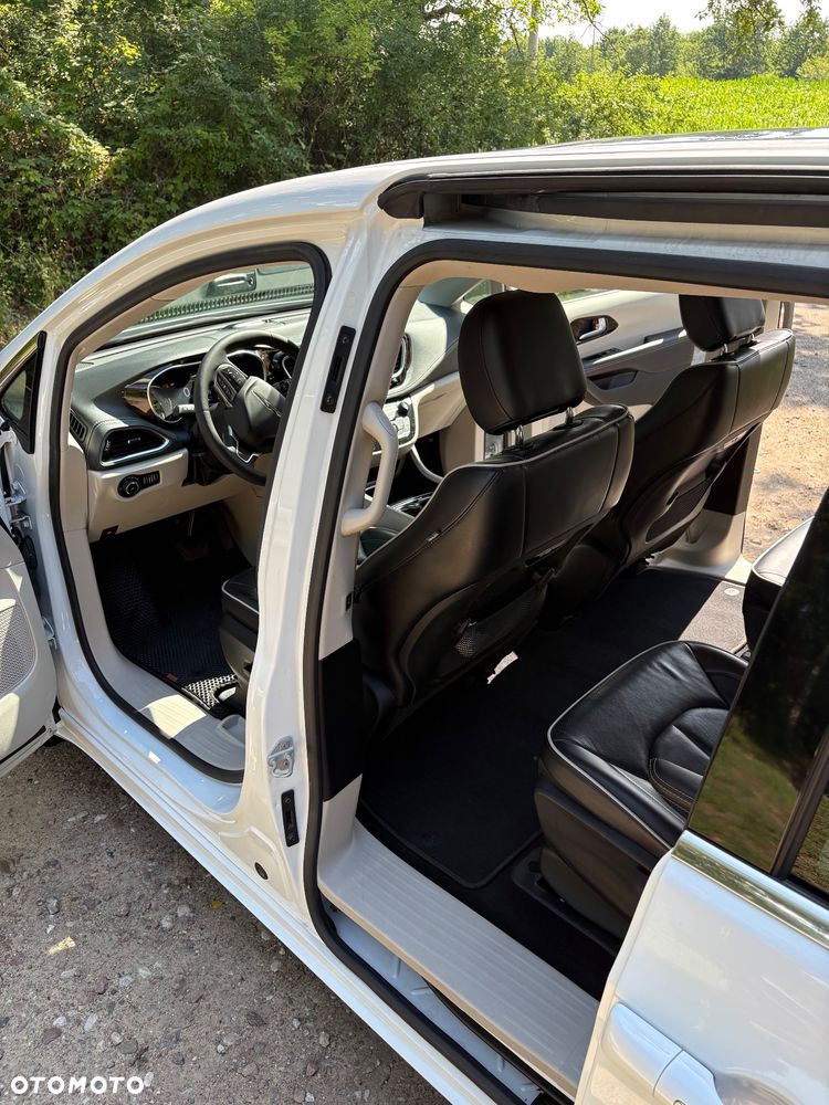 Chrysler Pacifica - 25