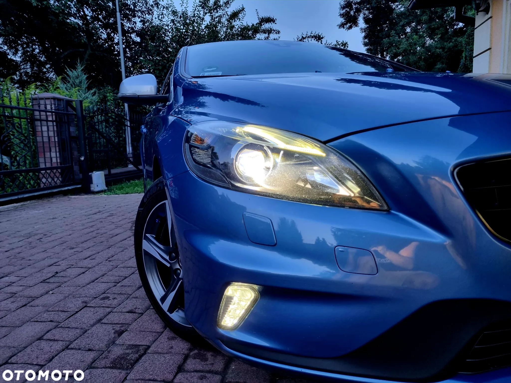 Volvo V40 D2 Drive-E R-Design Kinetic - 4