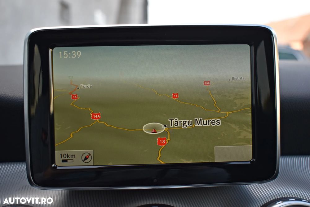 Mercedes-Benz GLA 200 7G-DCT Urban - 15