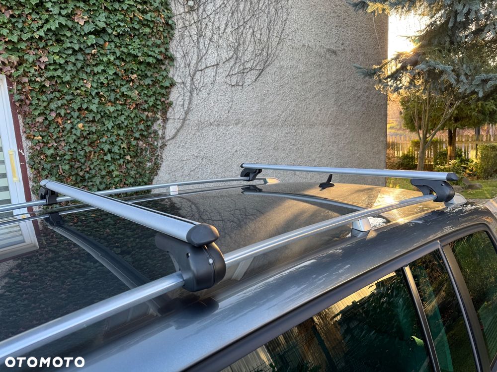 Volkswagen Touran 1.6 FSI Highline - 21