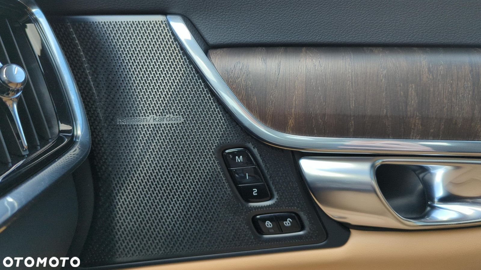 Volvo V90 Cross Country - 23