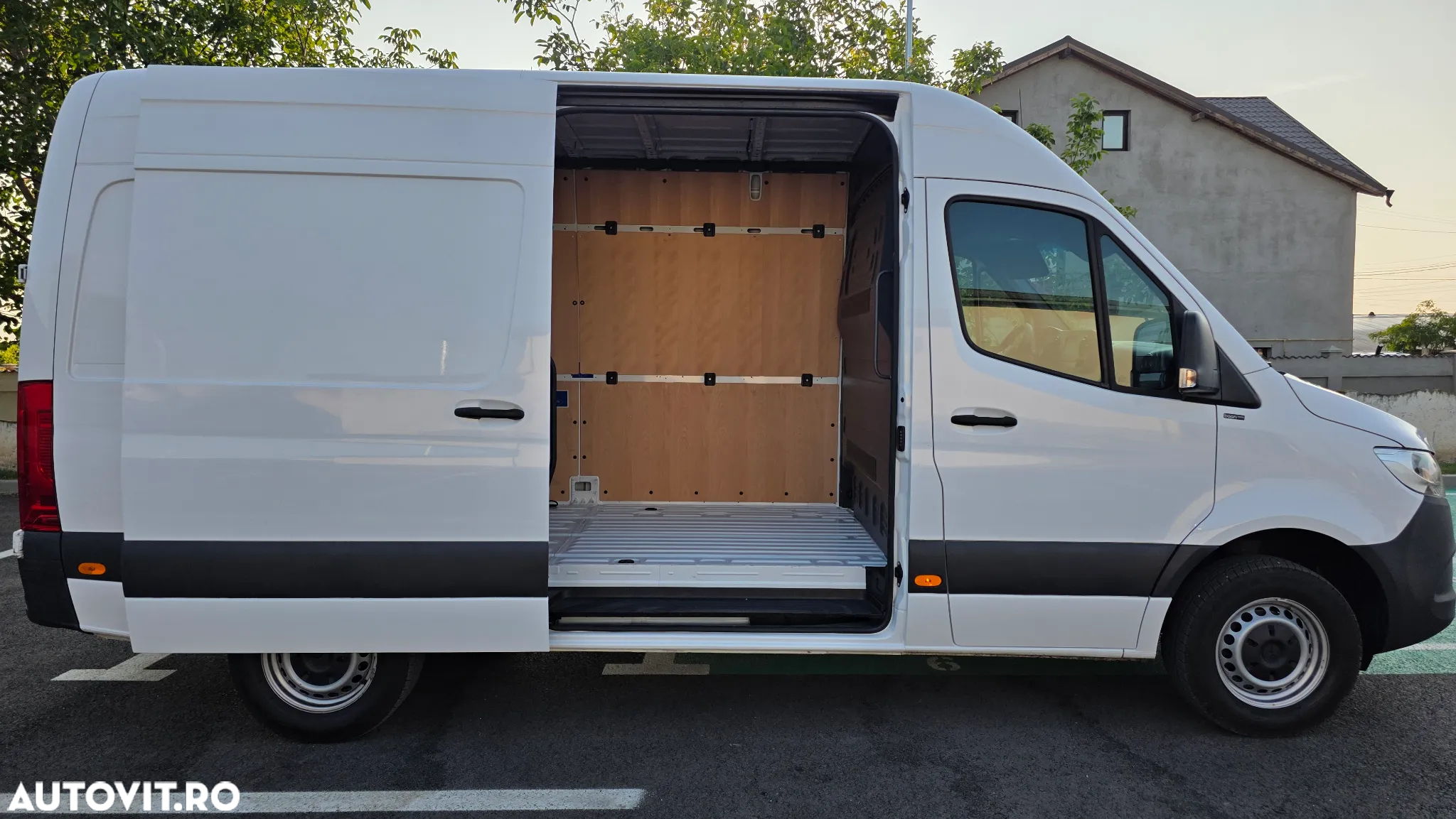 Mercedes-Benz Sprinter - 4