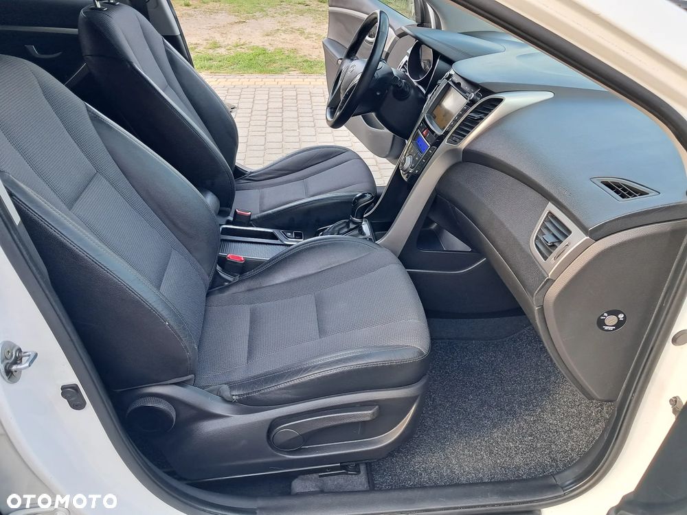 Hyundai i30 blue 1.6 CRDi DCT Premium - 23