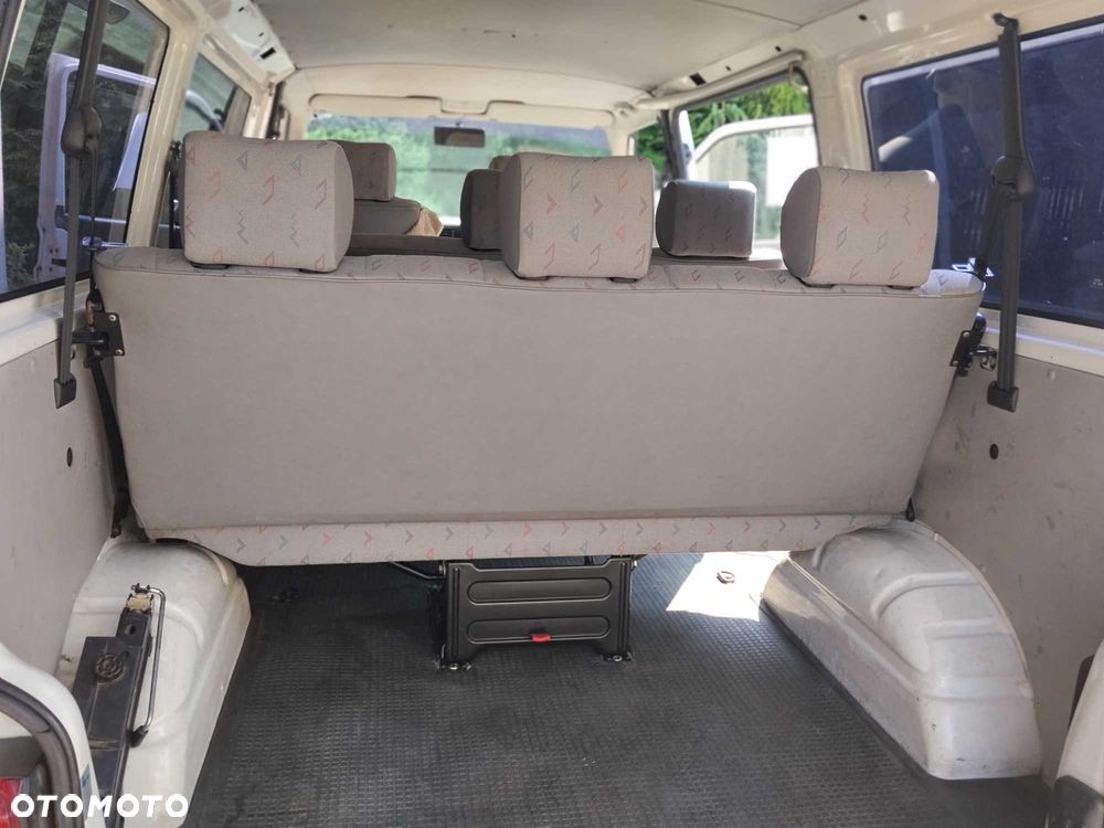 Volkswagen Transporter - 4
