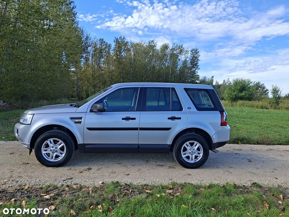 Land Rover Freelander 2011 photo 3