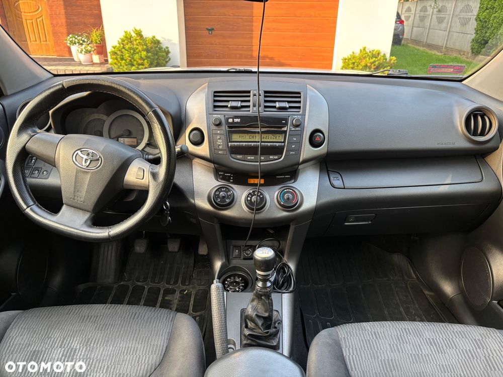 Toyota RAV4 - 10