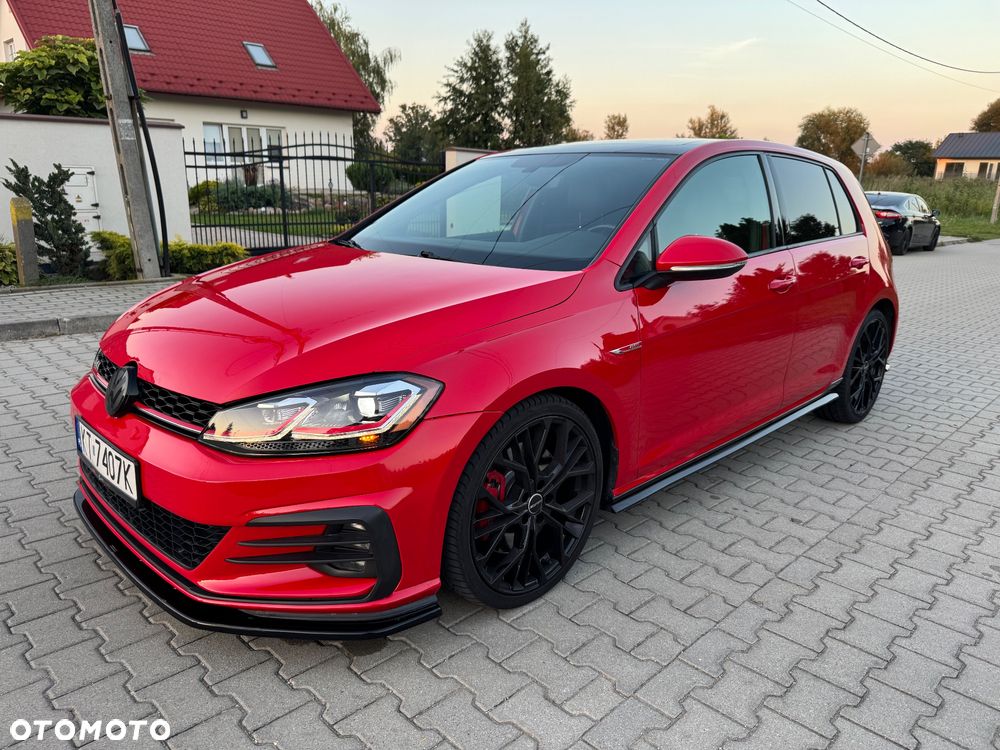 Volkswagen Golf - 1