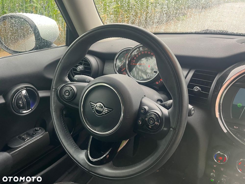 MINI Cooper Essential Trim - 17