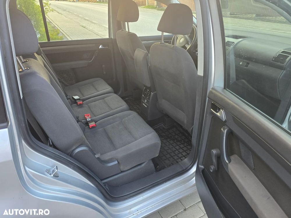 Volkswagen Touran - 8