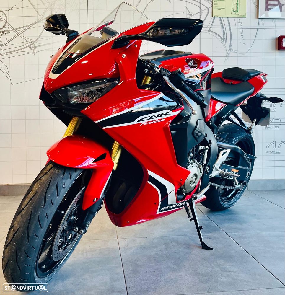 Honda CBR 1000RR FIREBLADE 25 ANOS - 5