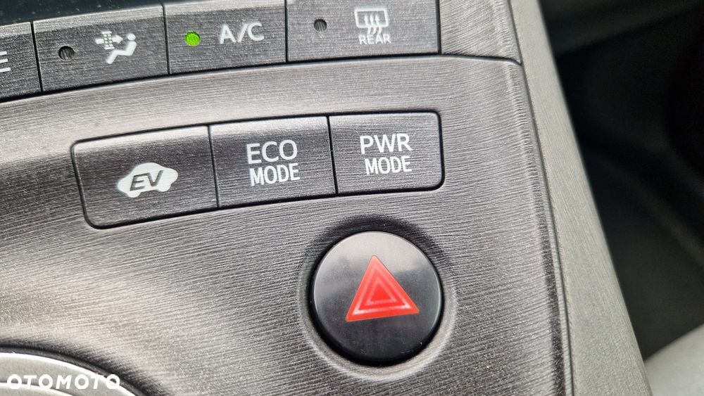 Toyota Prius (Hybrid) Executive - 16