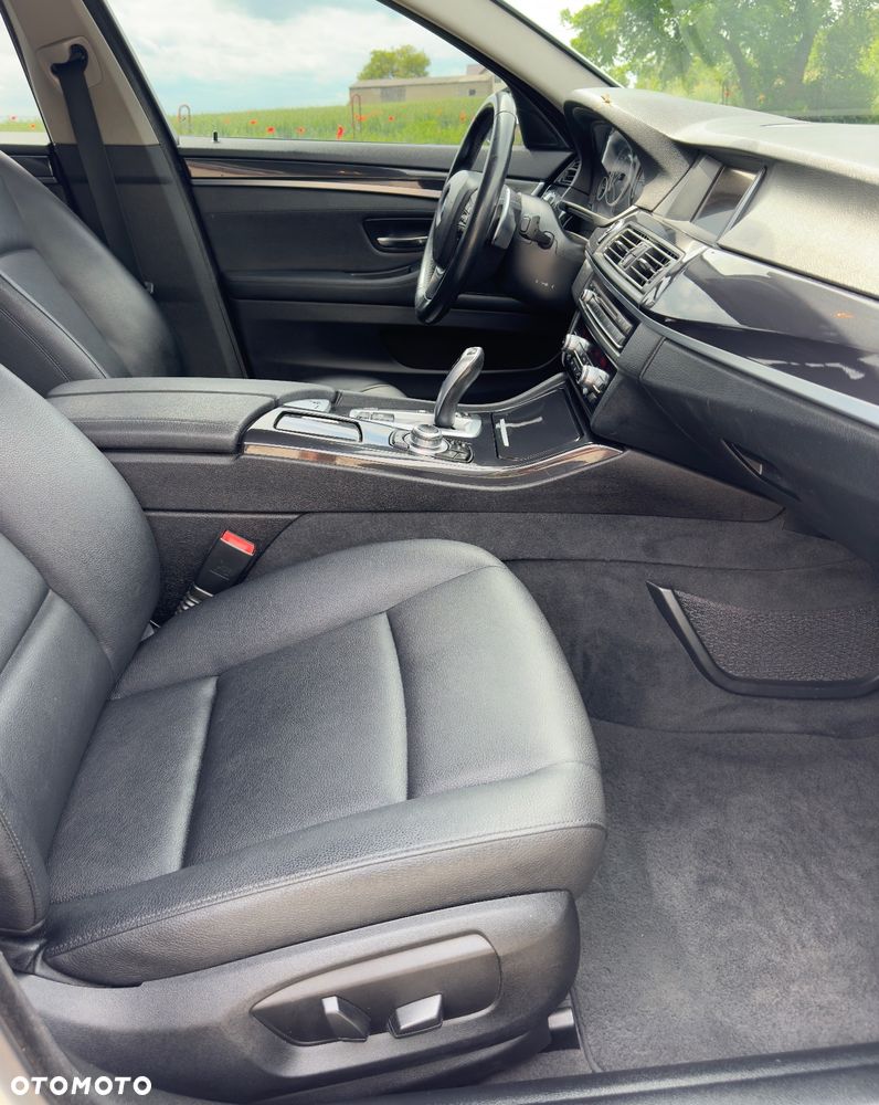 BMW Seria 5 520d Touring Luxury Line - 11