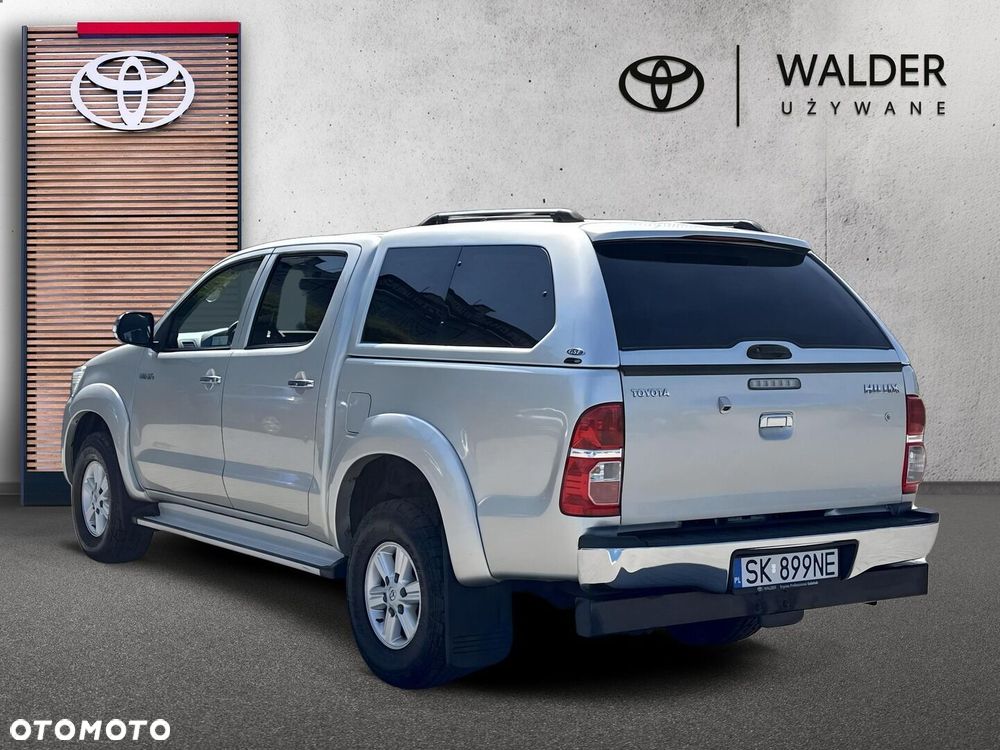 Toyota Hilux 2.5 D-4D SR - 10