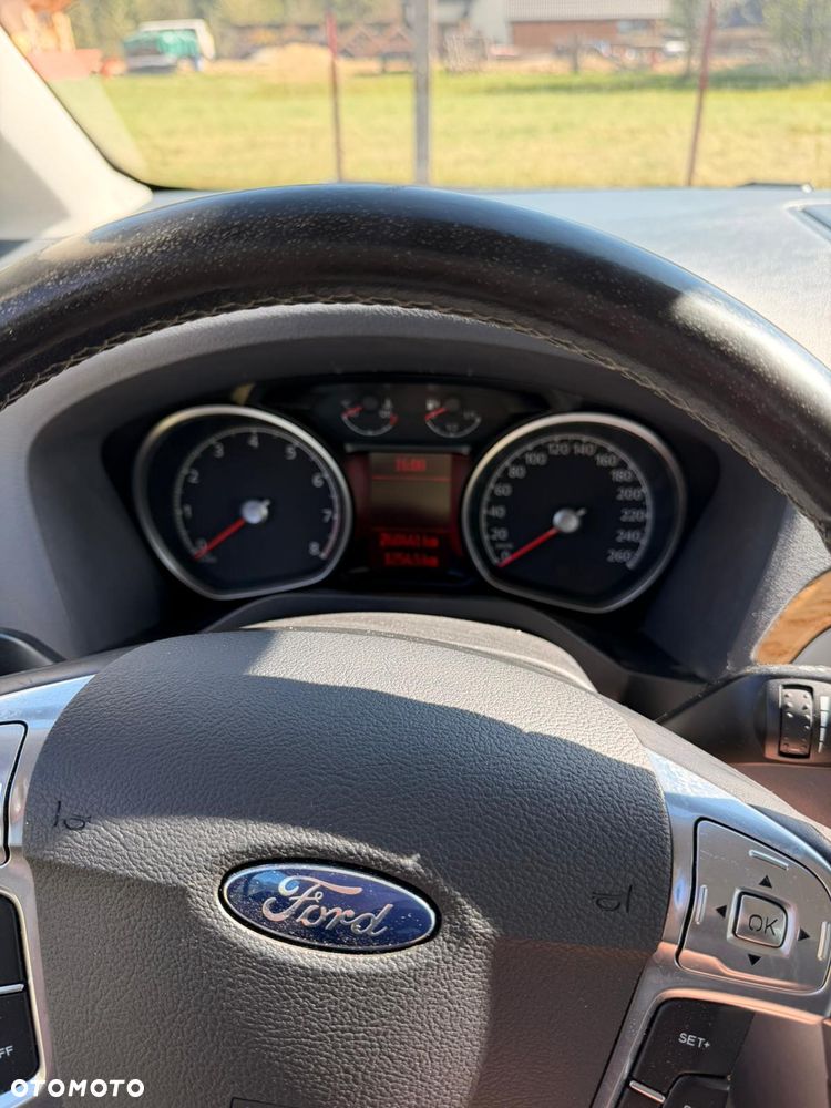 Ford Galaxy 2.0 Ghia - 25