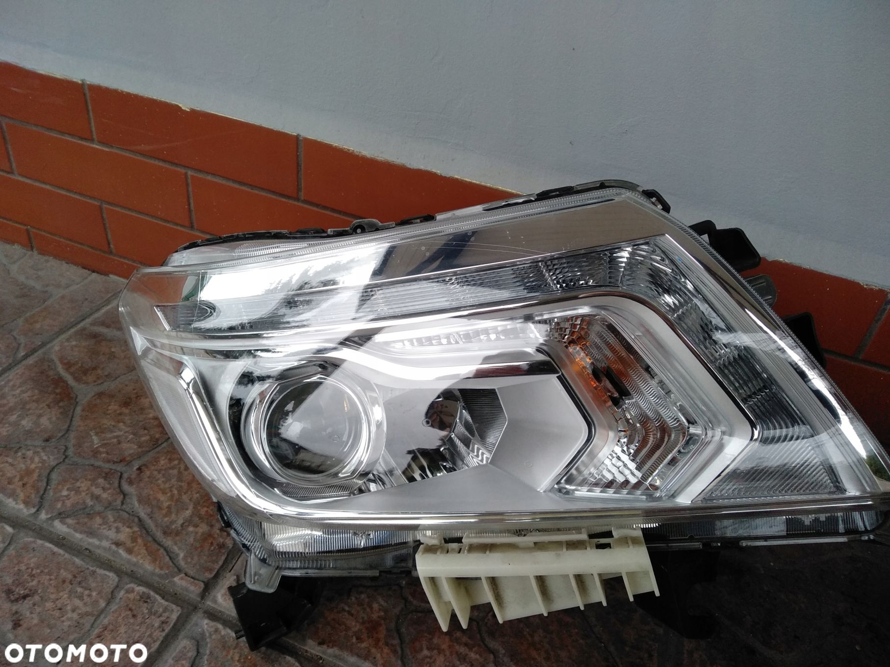 Lampa Full LED prawa lewa Nissan Navara IV NP300 - 2