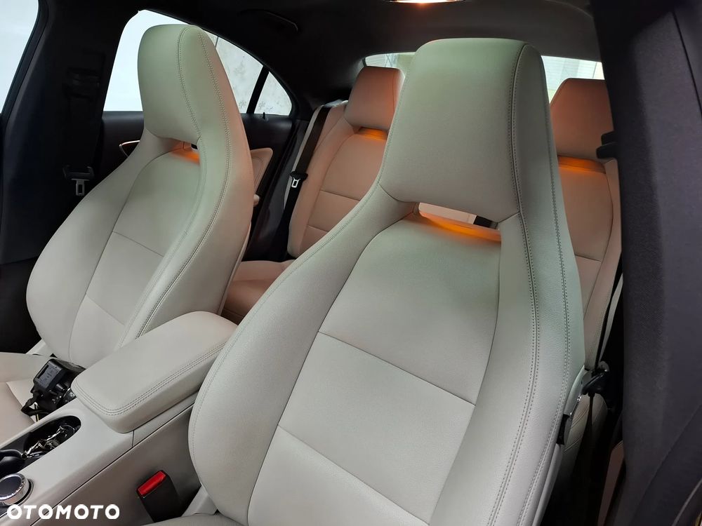 Mercedes-Benz CLA 250 7G-DCT AMG Line - 33