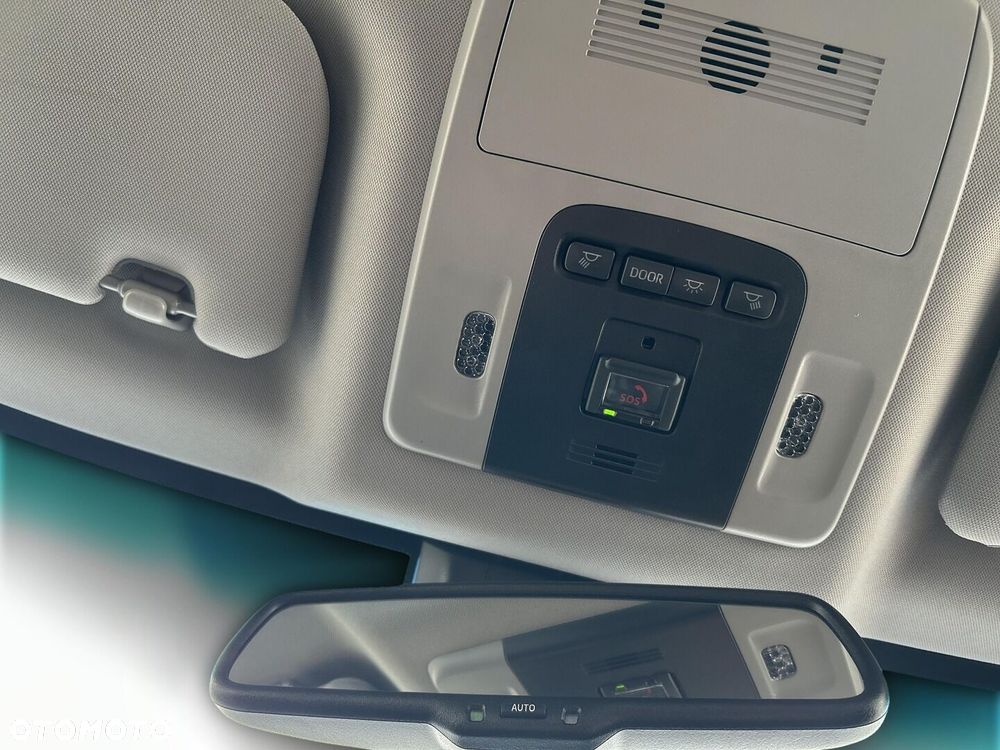 Toyota Camry 2.5 Hybrid Comfort CVT - 24