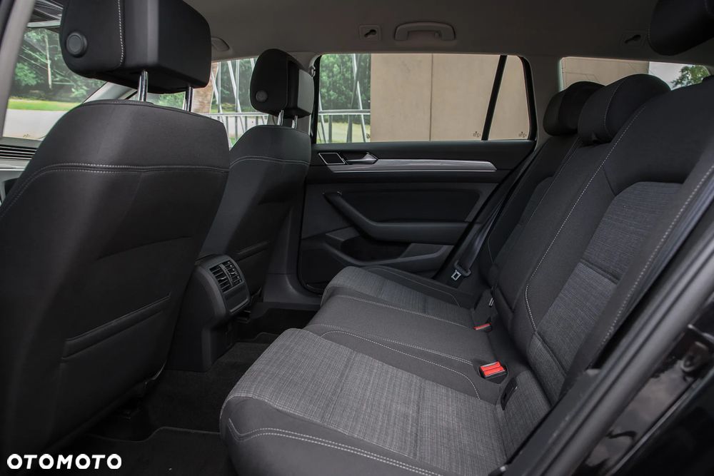 Volkswagen Passat - 31