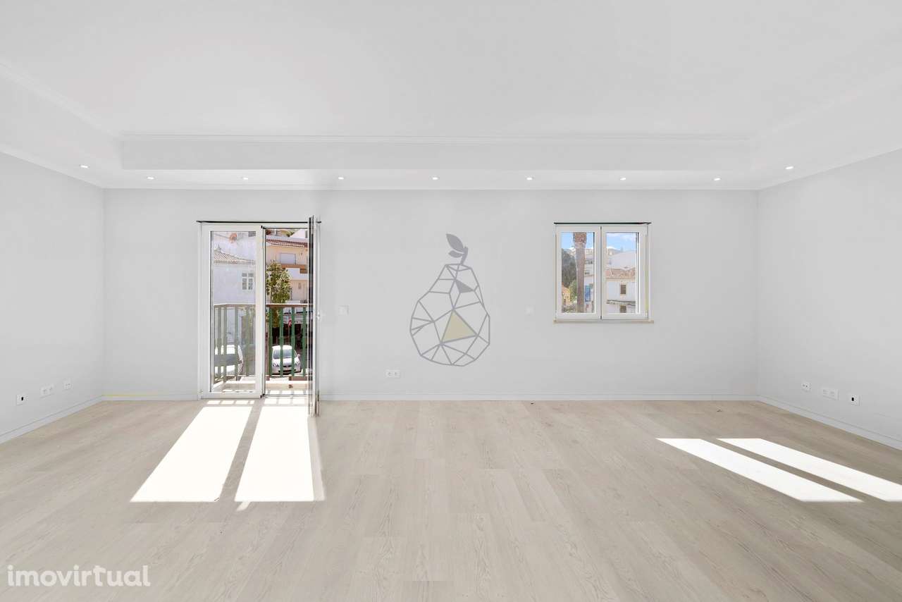 Moradia em banda em fase final de renovação, possui 3 quartos, 4 casas - Grande imagem: 3/50