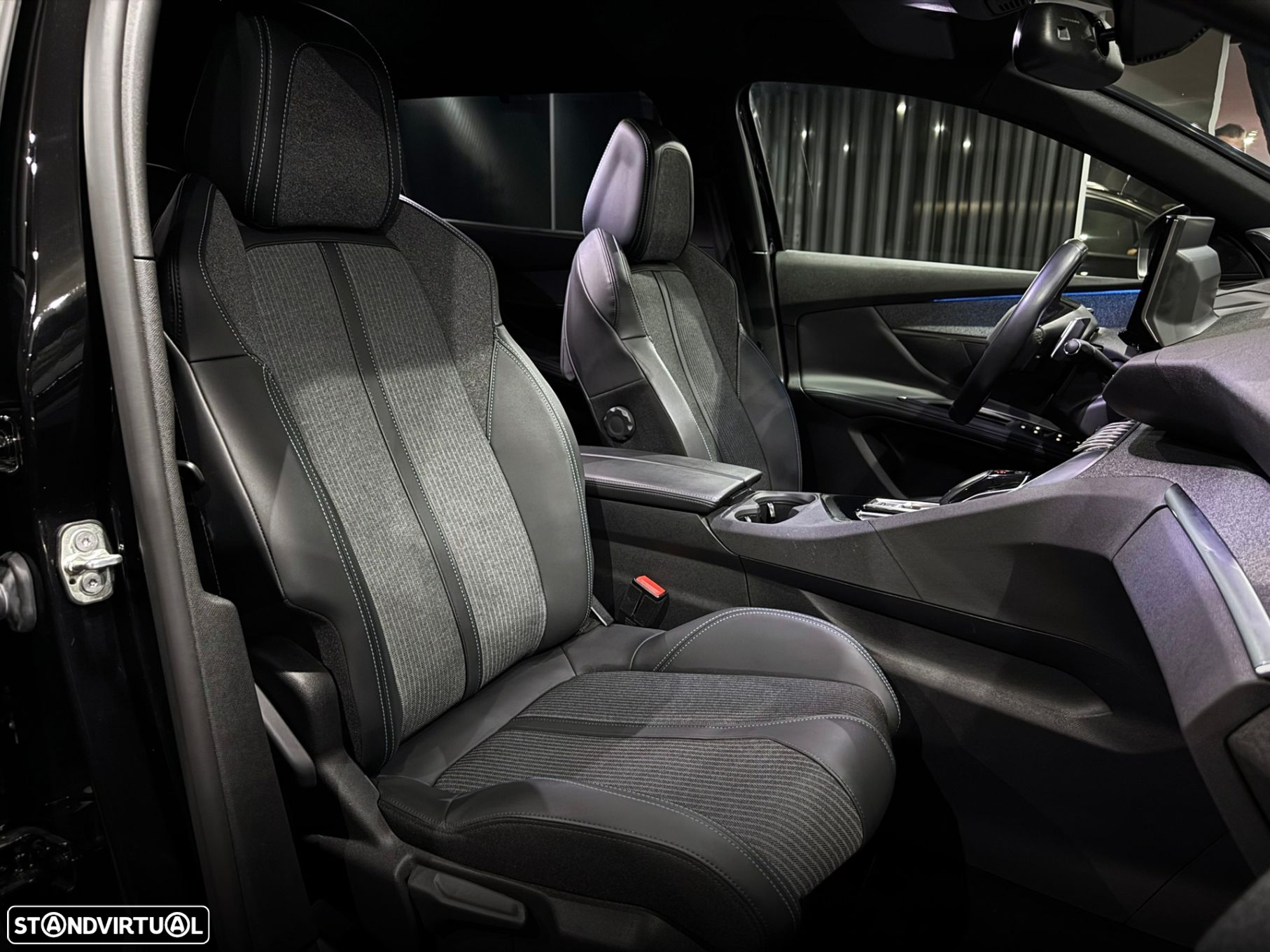 Peugeot 5008 1.2 PureTech Allure Pack EAT8 - 32