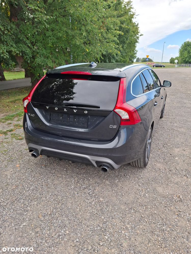 Volvo V60 D2 R-Design - 6