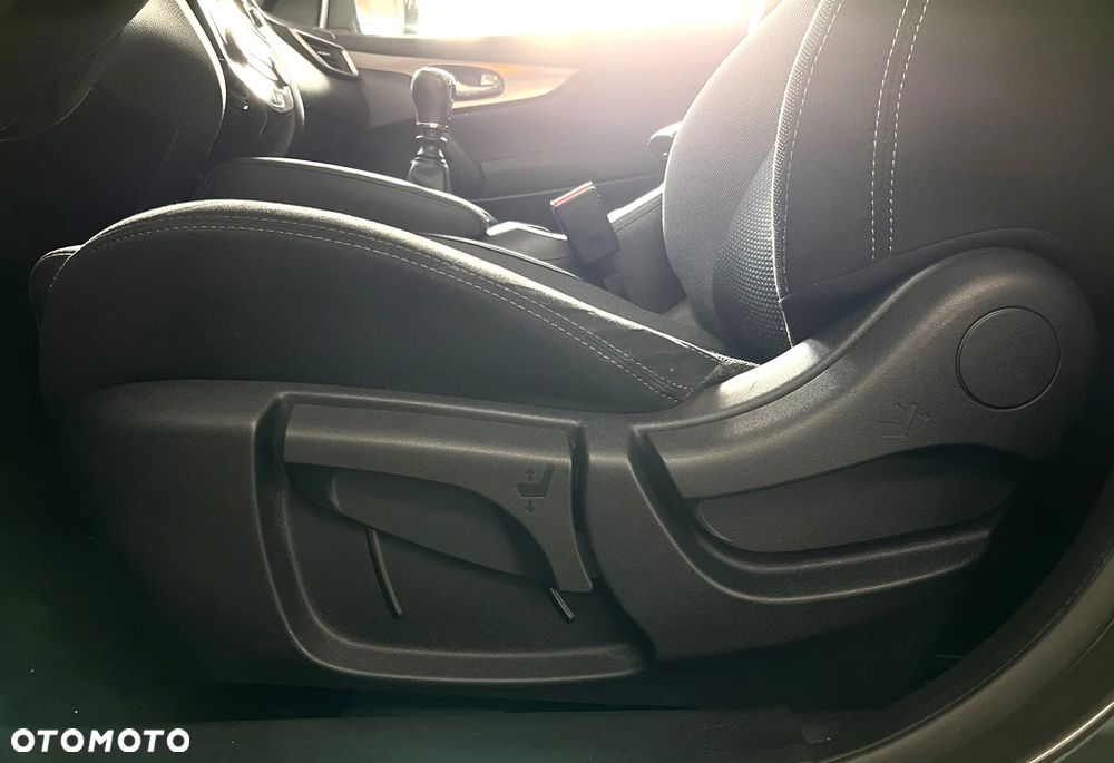 Nissan Qashqai 1.3 DIG-T N-CONNECTA - 24