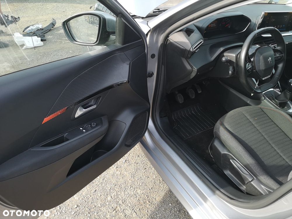 Peugeot 208 - 12