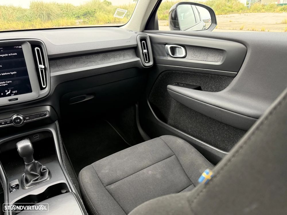 Volvo XC 40 1.5 T2 Momentum - 24