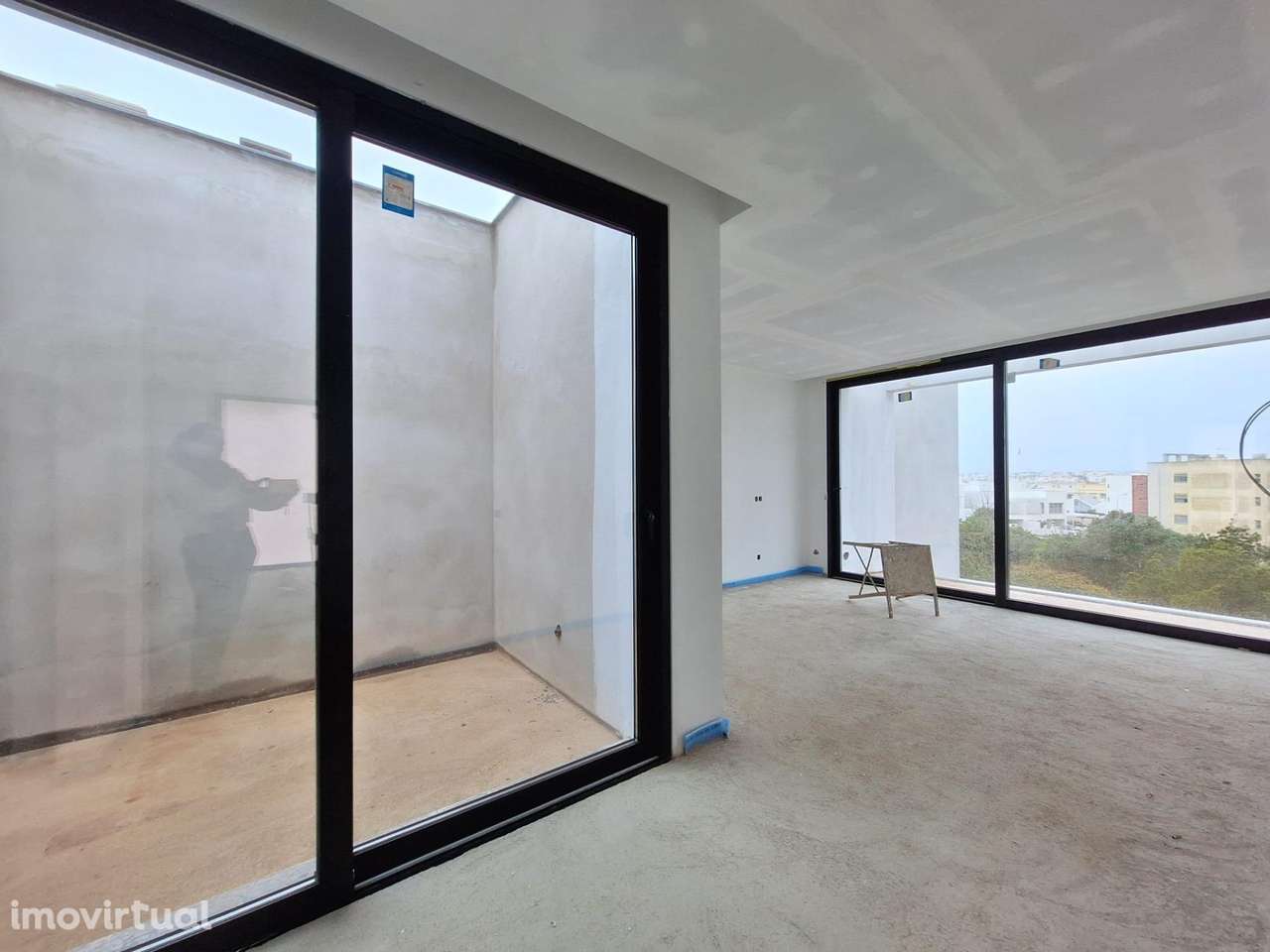 Moradia Geminada T3 +1 com piscina - Lagoa - Grande imagem: 3/14