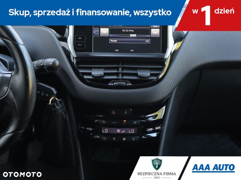 Peugeot 208 - 17