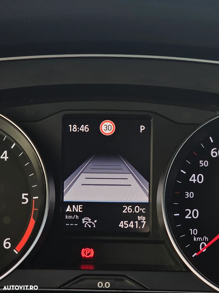 Volkswagen Passat Variant 2.0 TDI DSG R Executive - 11