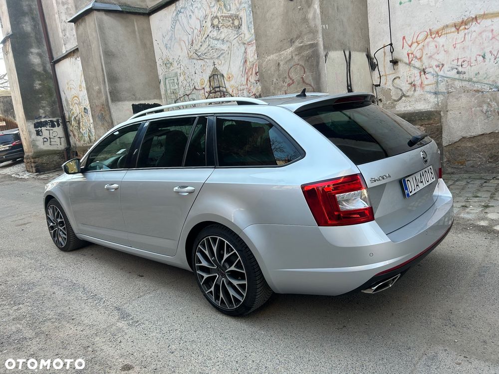 Skoda Octavia 2.0 TSI DSG RS - 6
