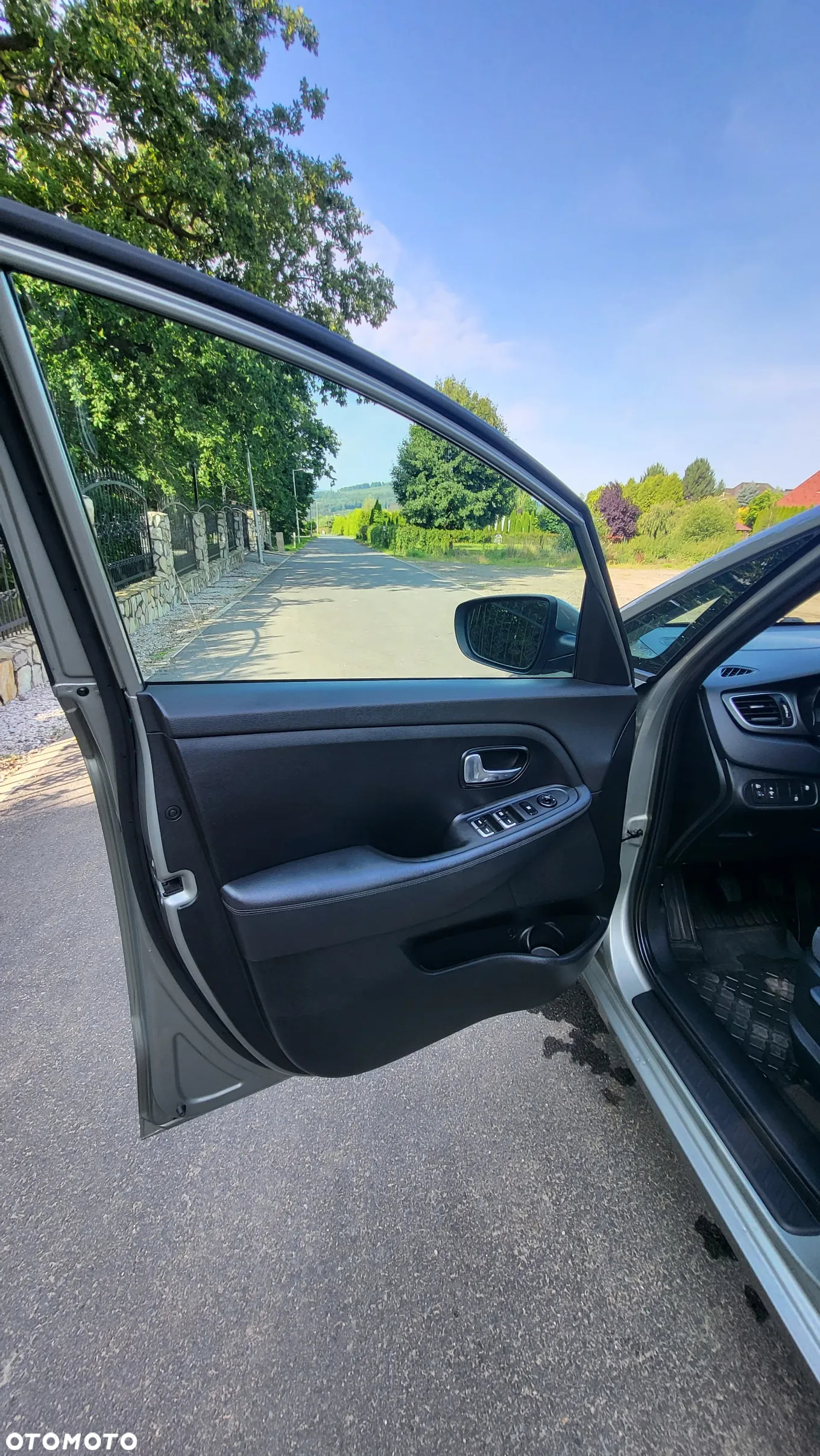 Kia Carens 1.7 CRDi M 7os - 8