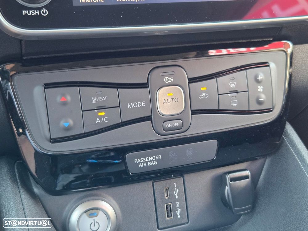 Nissan Leaf N-Connecta Two Tone - 27