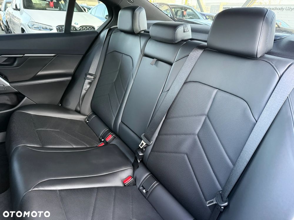 BMW Seria 5 520i - 30