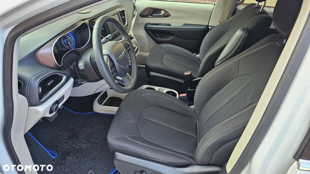 Chrysler Pacifica - 8